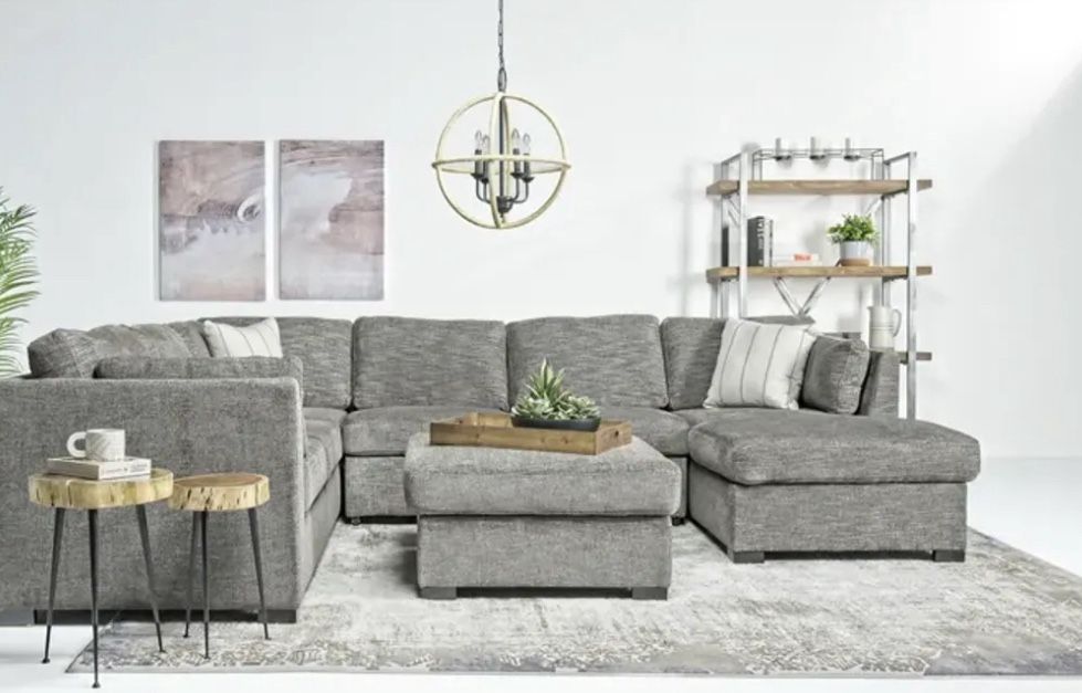 Vivian Full Pullout Tux Chaise Sectional