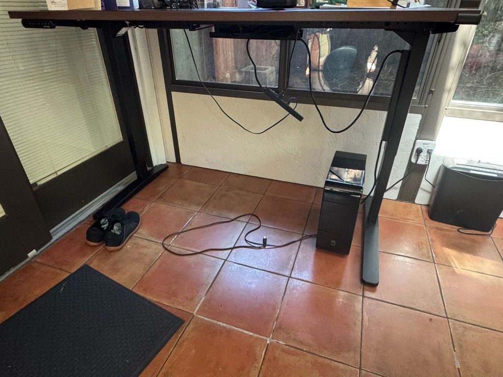 Uplift Desk