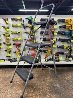 WERNER S313P-2 3-STEP STOOL USED