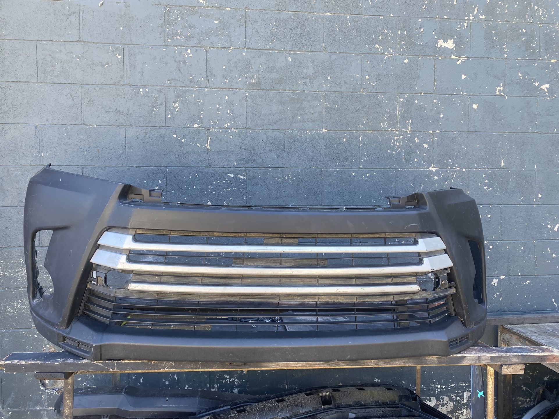 2017-2019 toyota highlander front bumper