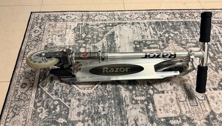 Foldable kids kick scooter Razor