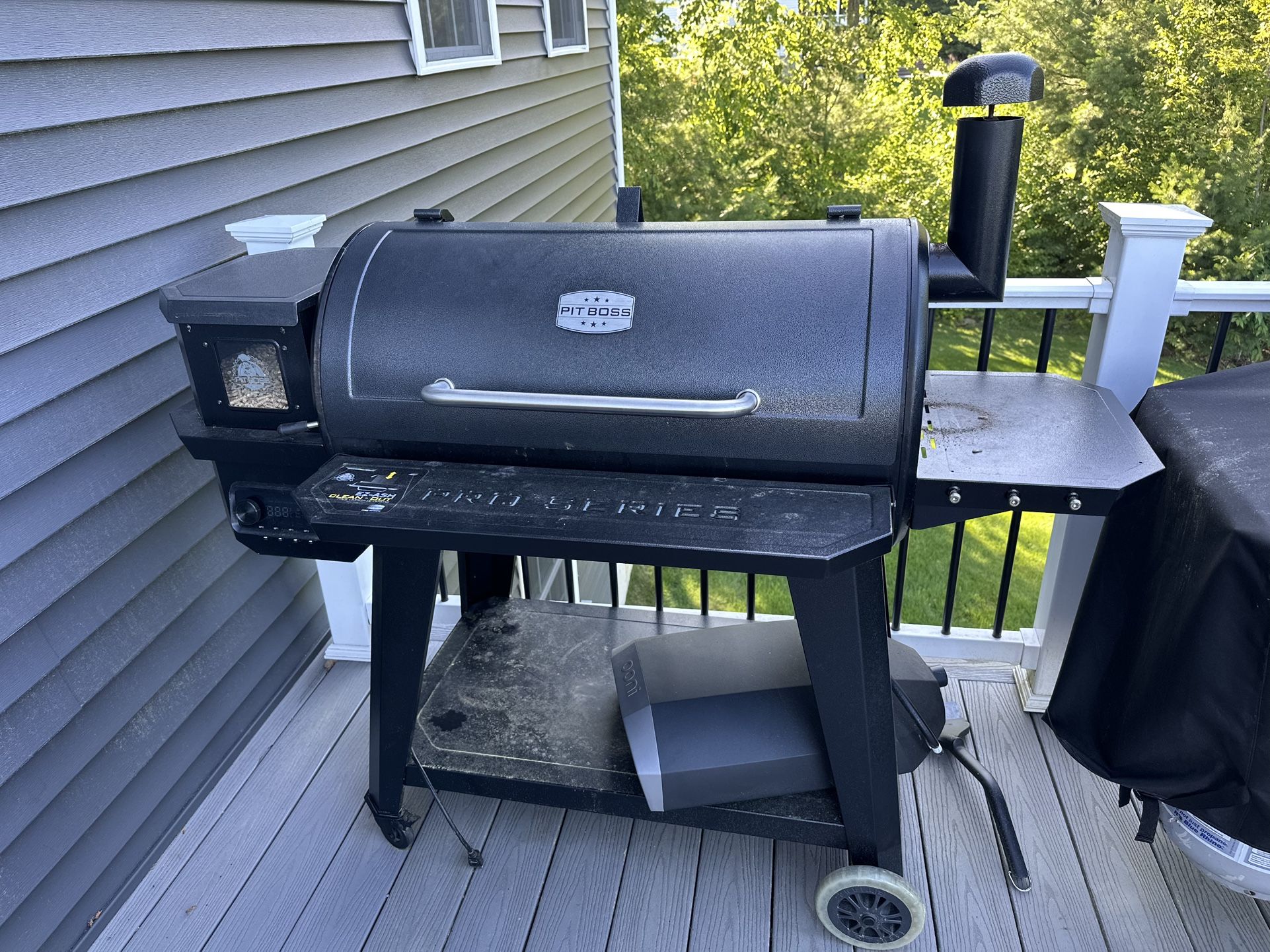 Pit Boss 1100 Pro Series Smoker