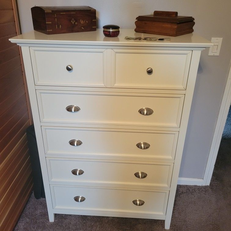 Chest Of Drawers and Nightstands 