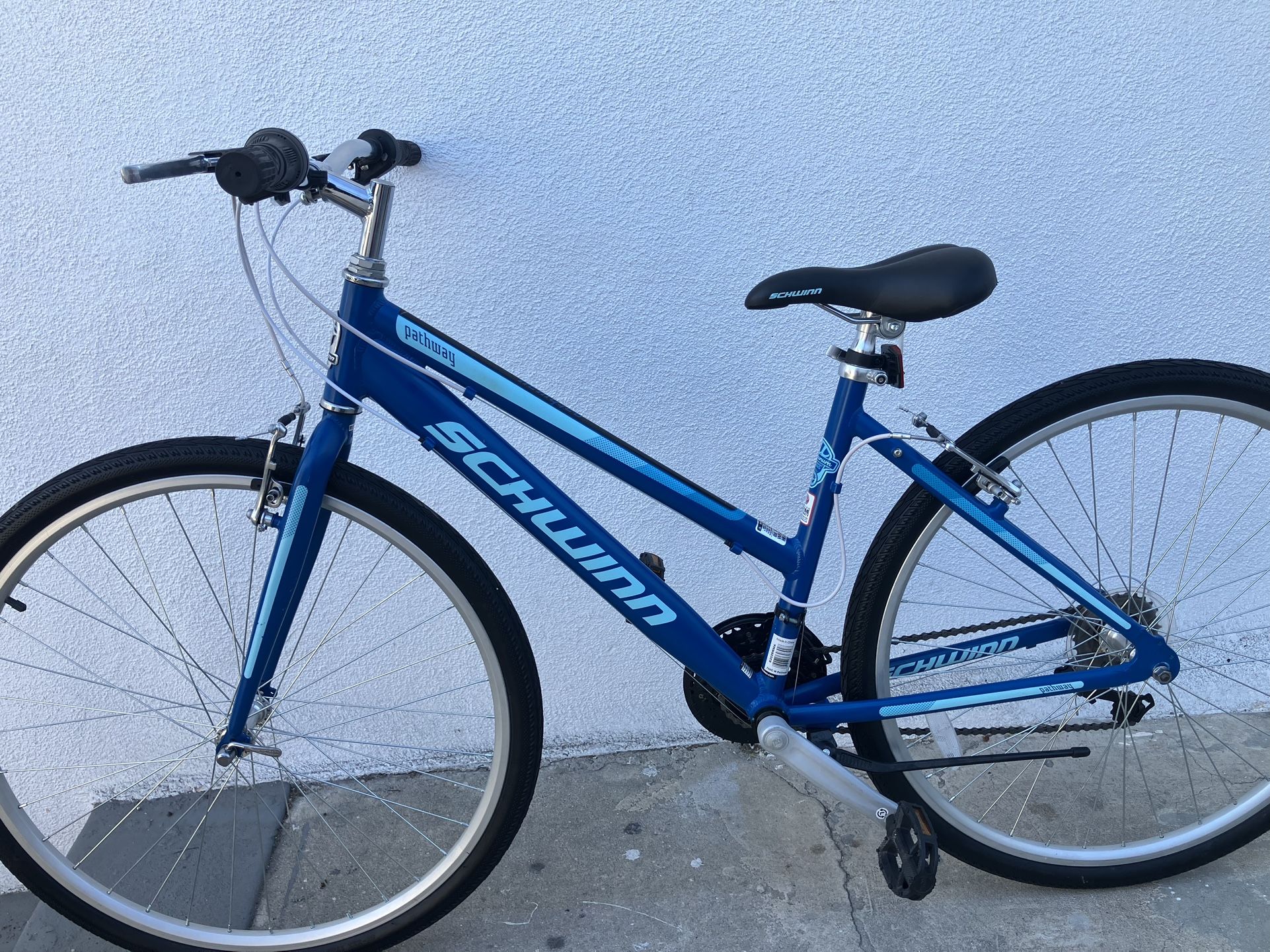 Schwinn. Pathway Women’s. Hybrid Bike  16 Inch Frame 