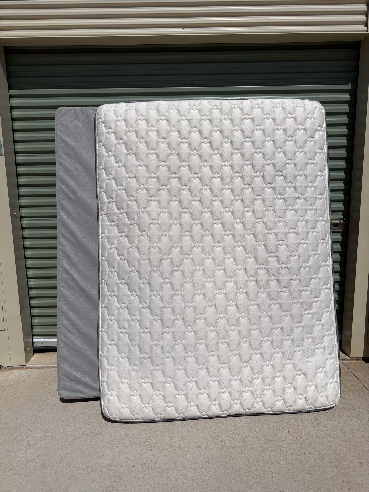 Queen mattress and boxspring