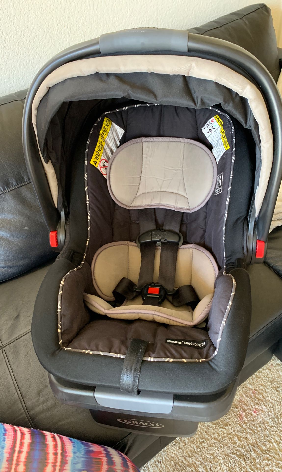Graco baby car seat gender neutral!
