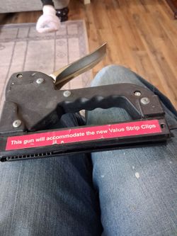 Cable staple gun