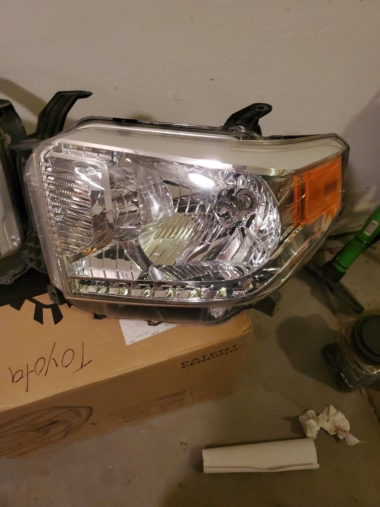 2016 Tundra OEM headlamps