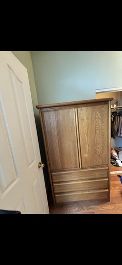 Dresser / closet thing