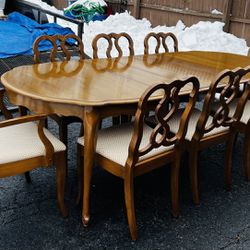 Reduced!! First $450 Beautiful vintage French Provincial dining set. It has 8 chairs