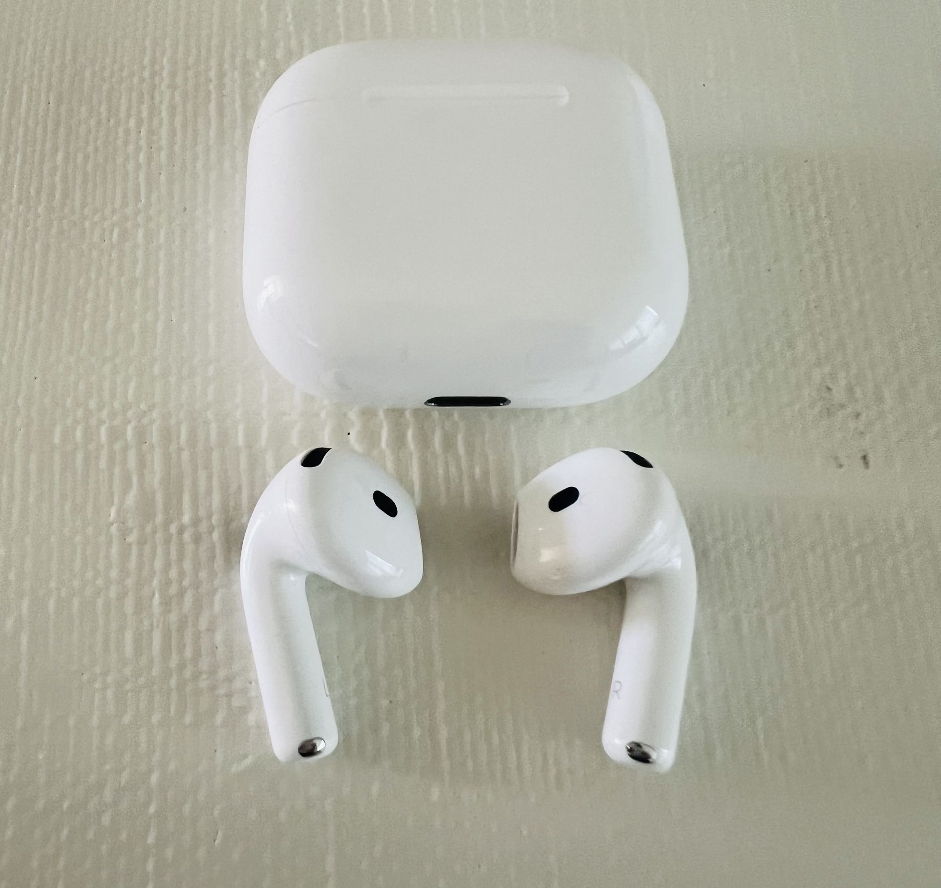 Genuine Apple AirPods 4 AirPods