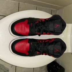 Jordan 1 Mid Banned Size 10