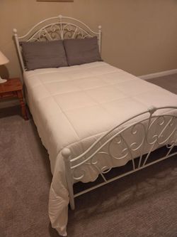 Full size bed