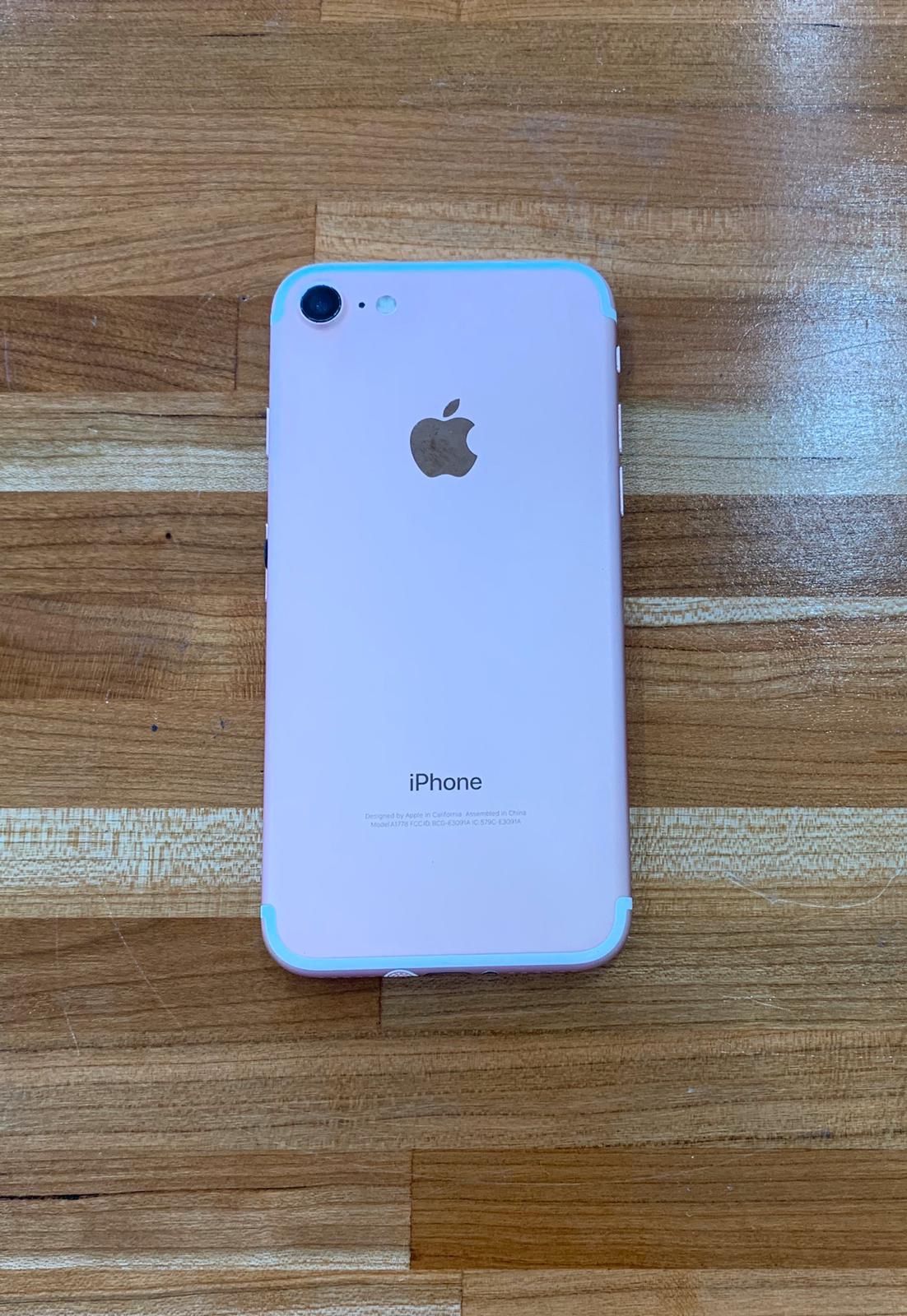 Apple IPhone 7 128GB UNLOCKED -Fully Working -LIKE NEW with Charger!!!!!!