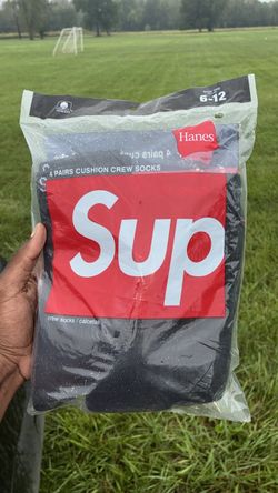 Supreme x Hanes Black Crew Socks 4-Pack