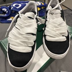 puma suedes comes with og laces brand new 