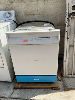 Maytag Jetclean Quiet Plus dishwasher, specifically Model No. MDB6100AWW.
