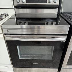 30” Samsung Glass Top Electric Stove Range (Warranty Included)