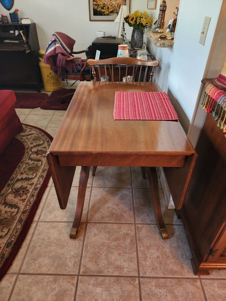 Vintage Drop Leaf Table With 4 Chairs 