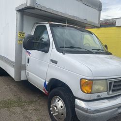 2005 ford E350 truck