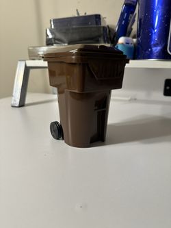Rehrig Pacific Mini Desktop Trash Bin Brown
