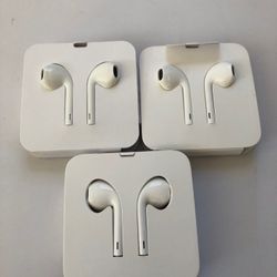 3 Lightning Connection Earbuds New