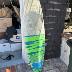 Surfboard 5’6”