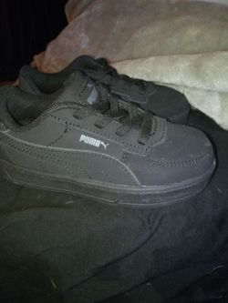 Kids black size 9 Puma's