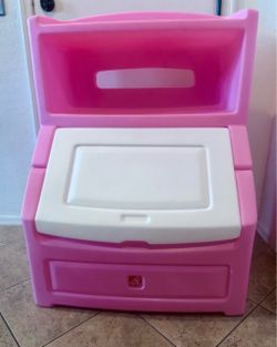 Step2 lift and hide toy box / bookshelf / storage