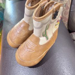 Botas De Bebè Size 4c $10 