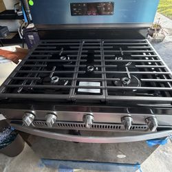 New 5.0 Cu. Ft. Whirlpool Gas 5-in-1 Air Fry Oven