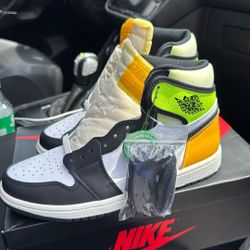 Air Jordan 1 Retro High OG “Black Volt”