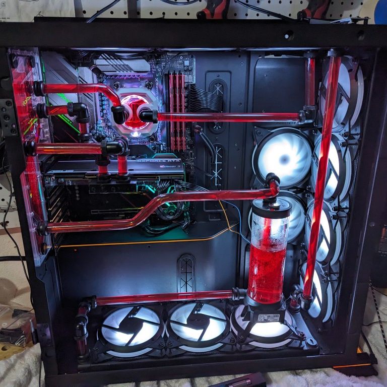 Custom water-cooled High End Gaming Computer RTX 3090 Ryzen 9 3900X