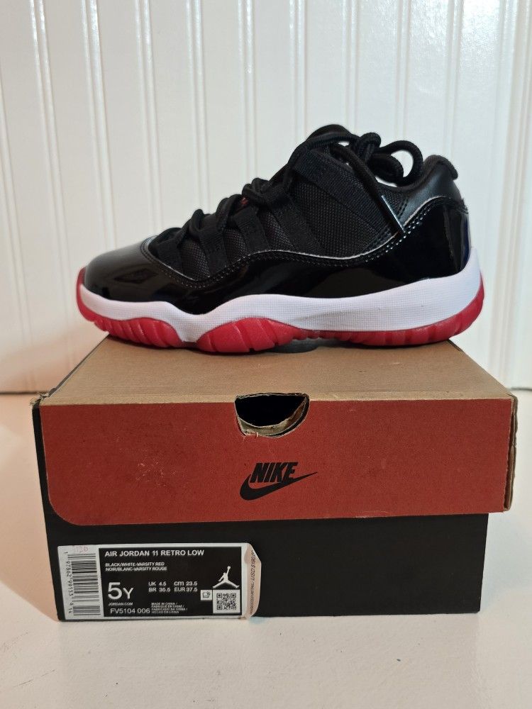 Air Jordan 11 Low Breed 