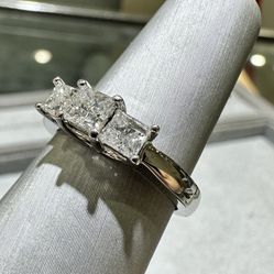 18kt White Gold Princess Cut Diamond Engagement Ring
