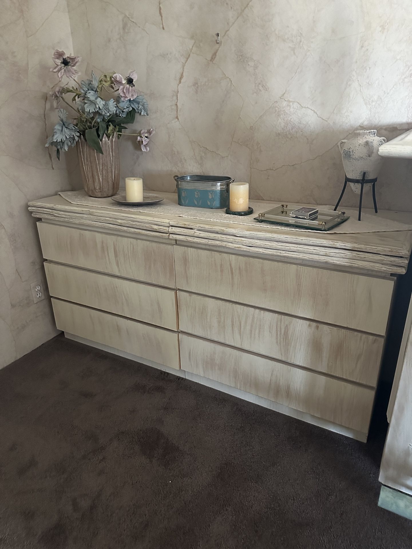 White wood Dresser 