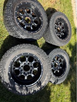 Toyo Open Country A/T III 35x12.50R20LT Wheels and Tires