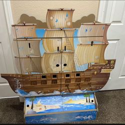 Wood pirate boat with storage on the bottom with all the figures for a perfect play for kids. 