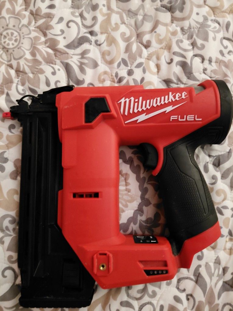 Milwaukee  M12.   18ga Finish Nailer  Like New