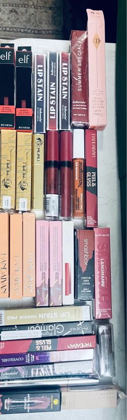 Brand lip sticks and lip stains over 20 pieces name brands 15 for all or 1$ each