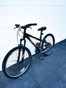 GIANT MOUNTAIN BICYCLE size 26"