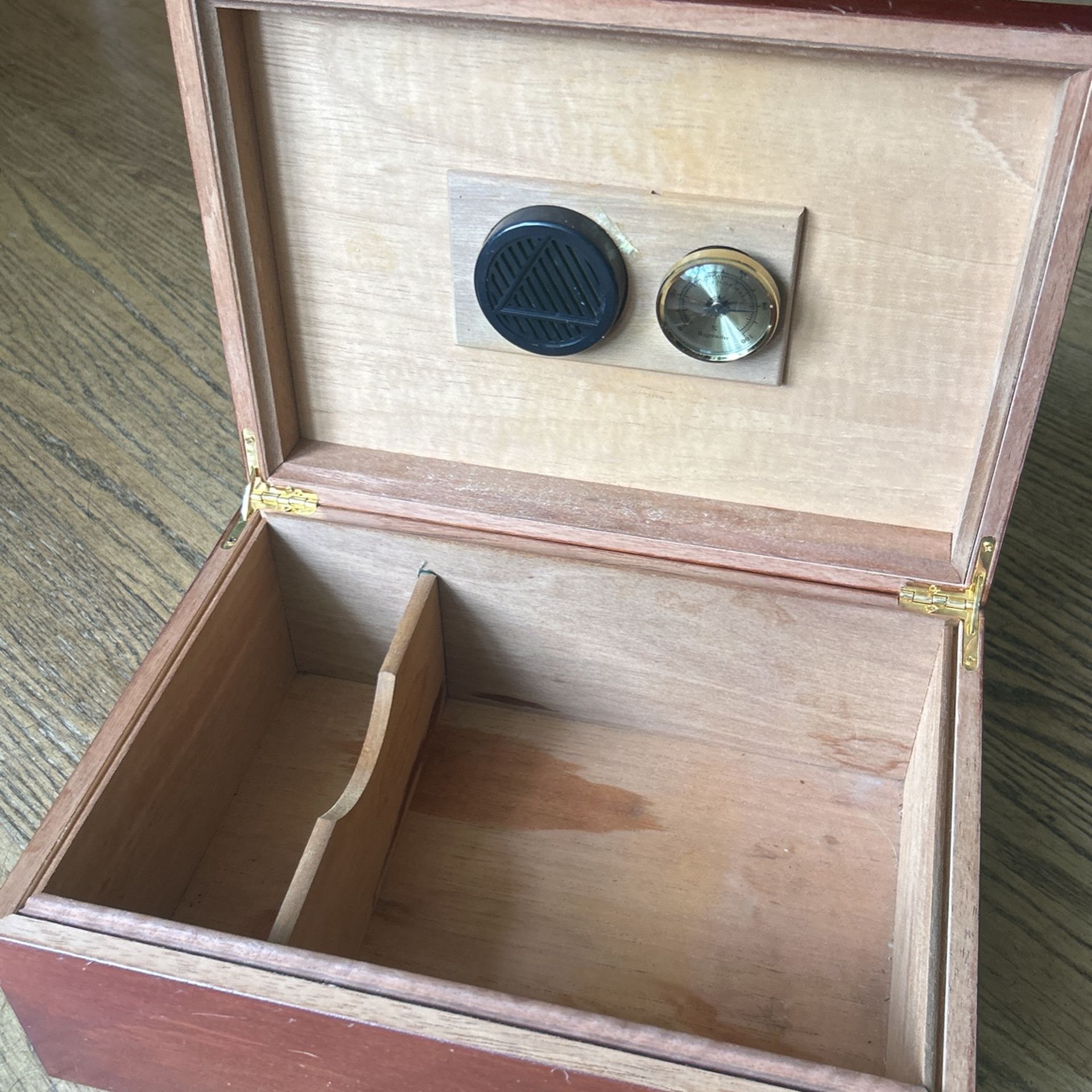 Cigar Humidor. 12”x 9”x 5”
