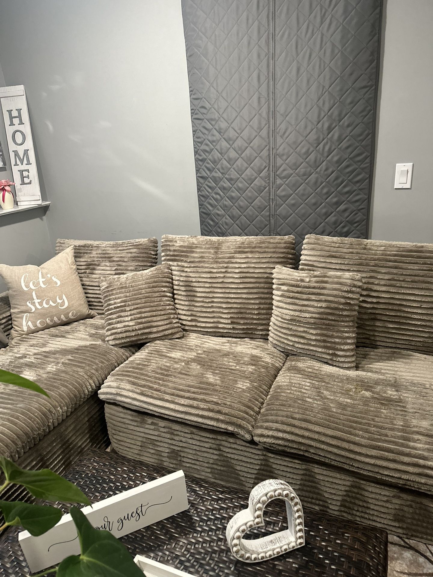 New Gray Sofa / Couch W/ Chaise , Perfect Condition , Comes In Sections, Easy To Move , Didn’t Go With My Colors , Past Return Date