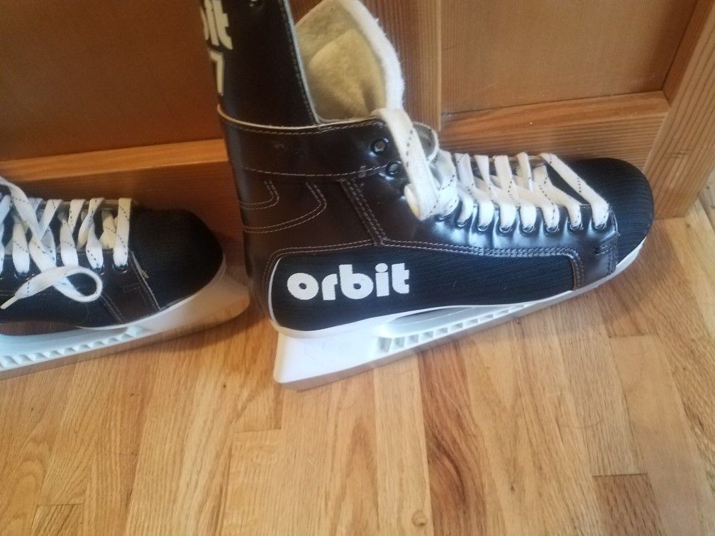 Orbit 777 Men's Hockey Skates Size 9 Never Been Worn for Sale in Sumner