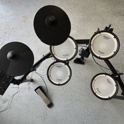 Roland TD-07DMK Electronic V-Drums Legendary Double-Ply All Mesh Head kit with Superior Expression and playability – Bluetooth Audio & MIDI 