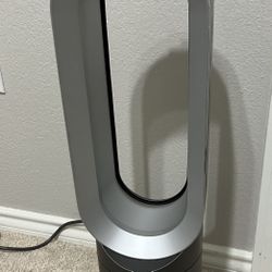 Dyson Hot+Cool Air Multiplier, Jet Focus Fan Heater Grey AM04 with Remote  Missing base but it works fine without that   In good working condition   W