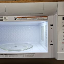 Frigidaire White Over the Range Microwave USED
