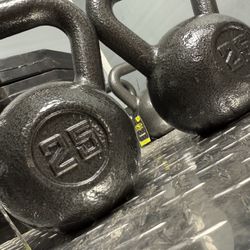 25.lbs X 2 Kettle Bell