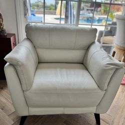 White Leather Chair And Ottoman