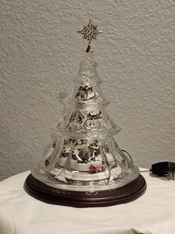 Thomas Kinkade Crystal Tree With Moving Train Lit Village With Music